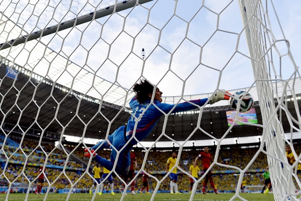 ochoa-ha-sido-la-figura-del-primer-tiempo